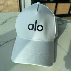 Brand new Alo Yoga trucker hat